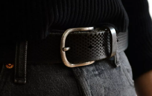 激光打標腰帶，秋冬也能擁有玲瓏曲線